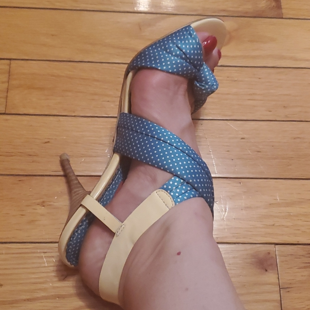 Betsey Johnson open toe sandel - Picture 1 of 9